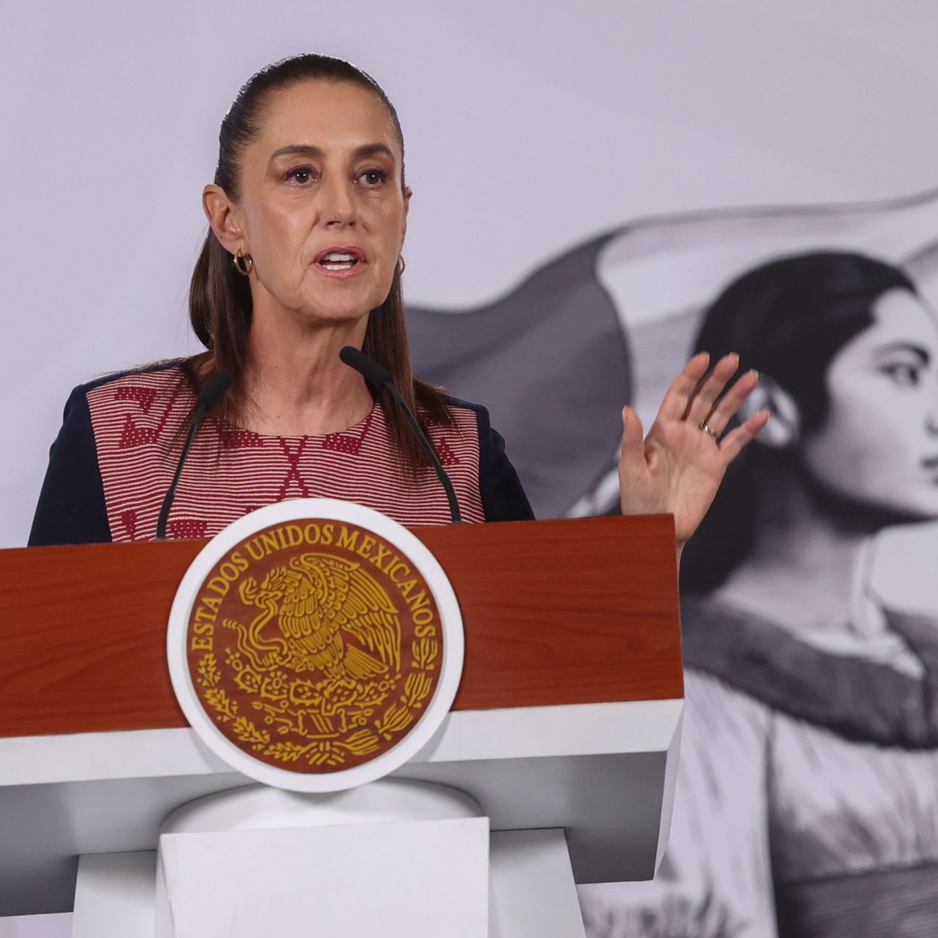 “Hay diálogo”, dice Sheinbaum ante protestas de la CNTE en el Zócalo de la CDMX