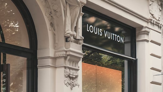 Multan a Louis Vuitton por fallas en controles contra lavado de dinero
