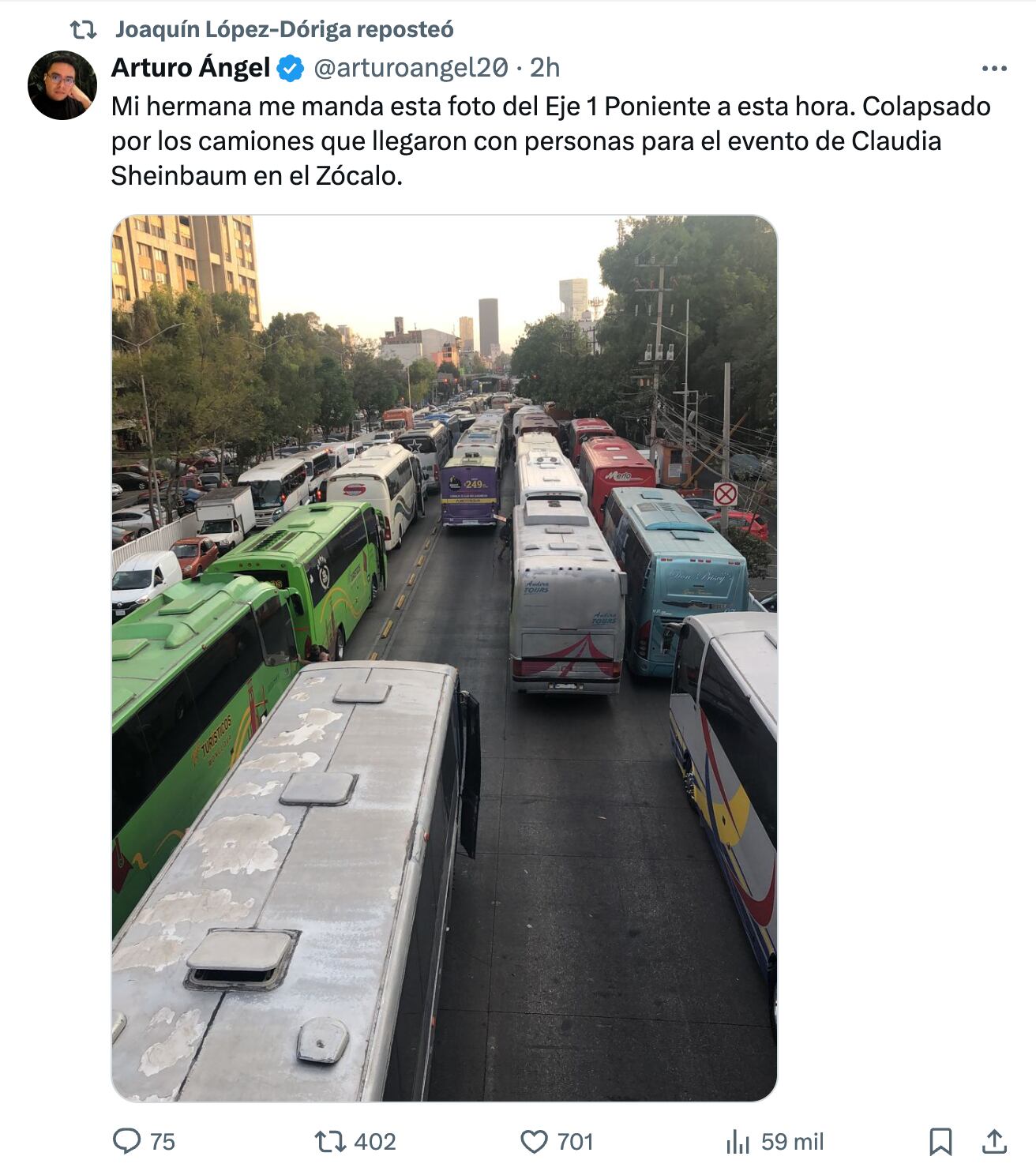La oposición se manifiesta contra el inicio de la campaña de Claudia Sheinbaum con la bandera en el Zócalo de la CDMX