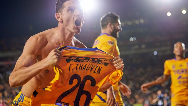 Florian Thauvin celebra un gol en el Estadio Universitario