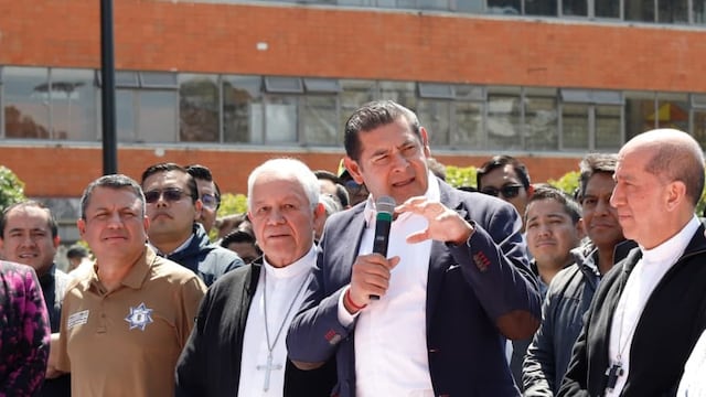 Alejandro Armenta gestiona regreso de 21 poblanos varados en Jerusalén.