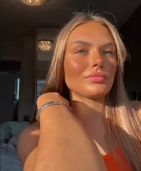 Francesca Hawley, la chica que dejó la universidad para convertirse en albañil