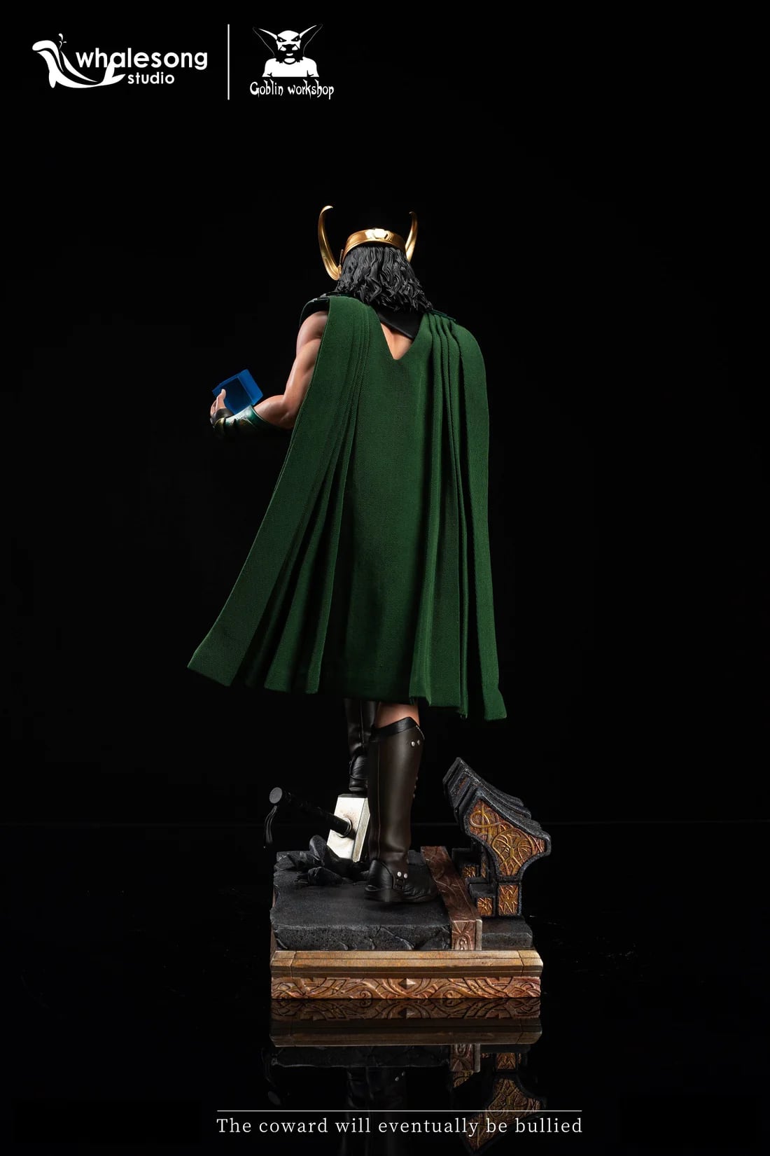 Figura de Loki desnudo