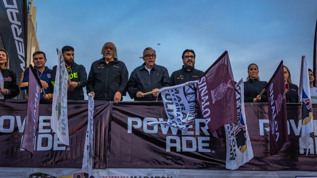 Rubén Rocha Moya da el banderazo en la edición 34 del Maratón Internacional de Culiacán 2025.