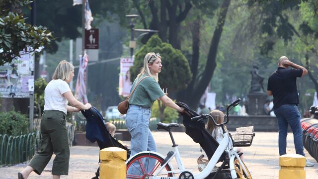 Extranjeros pasean por calles de México: Fenómeno de gentrificación