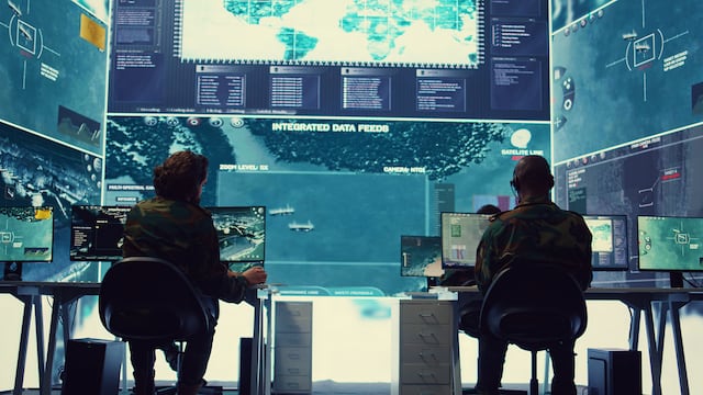 Ante el silencio de la CIA, medios de comunicación se han dado a la tarea de investigar quiénes eran los agentes de la CIA muertos en Chihuahua