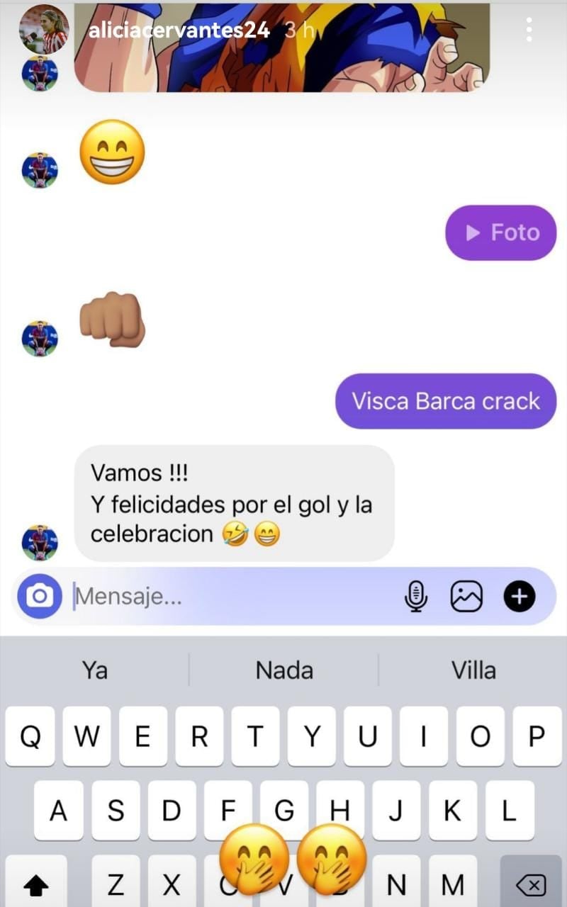 Alicia Cervantes en plática con Pierre Emerick Aubameyang