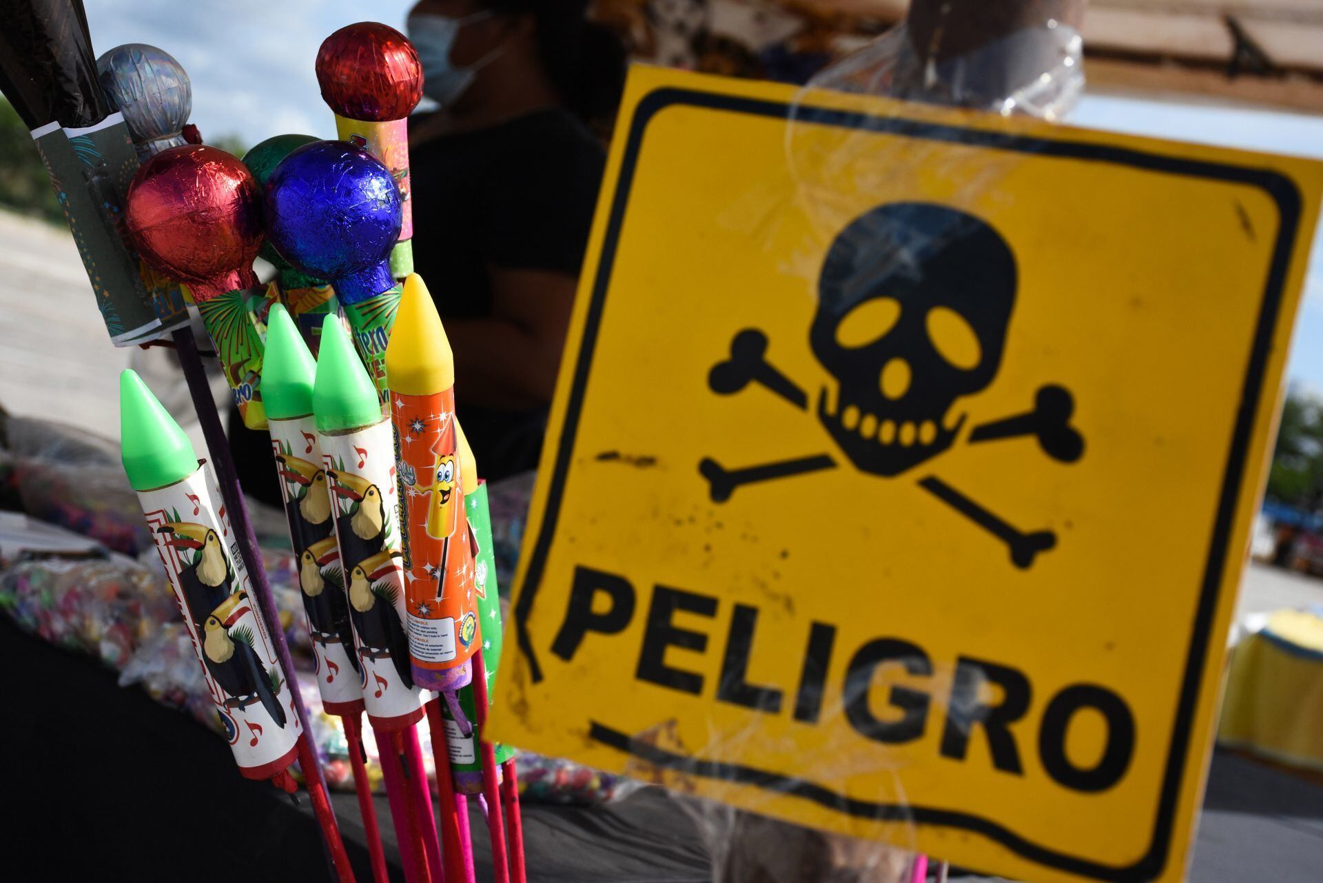 Aguas con las multas por tronar cohetes