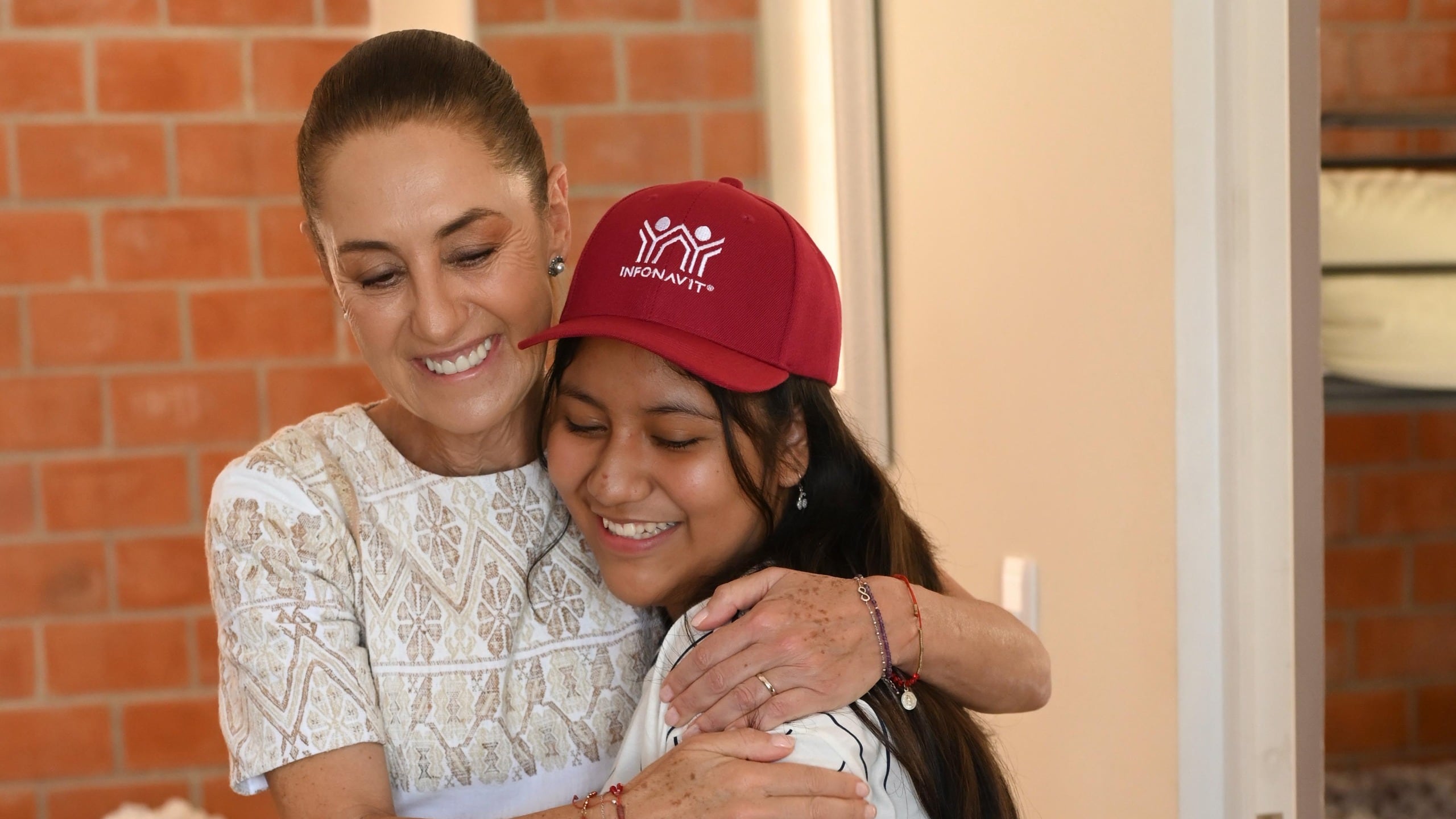 Claudia Sheinbaum entrega 128 viviendas del INFONAVIT en Morelos
