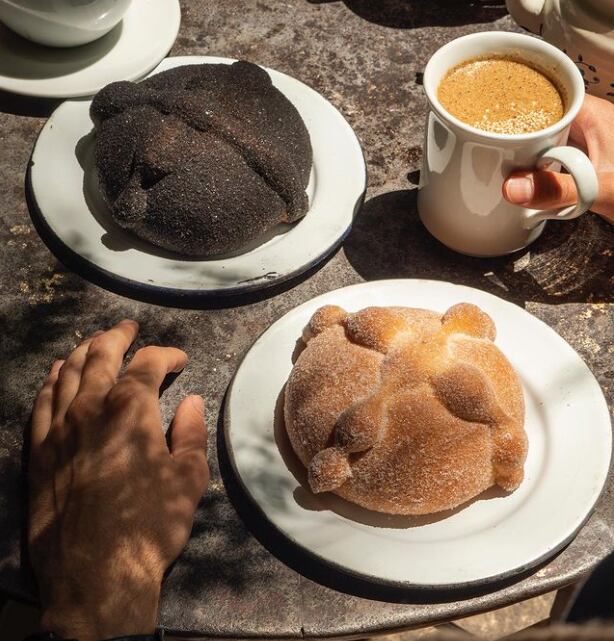 Pan de muerto con cenizas de totomoxtle, Panadería Rosetta