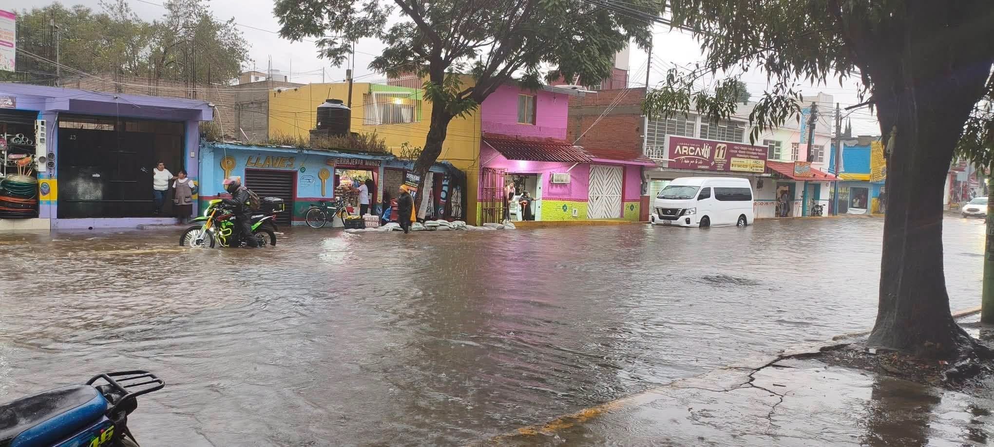 Vecinos de San Gregorio Atlapulco exigen continuar las obras del Plan Integral Hídrico