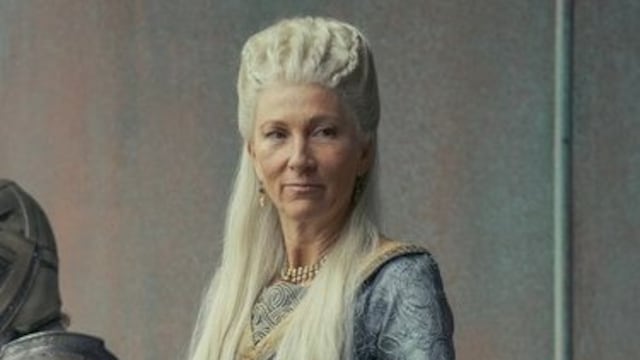 Eve Best como Rhaenys Targaryen
