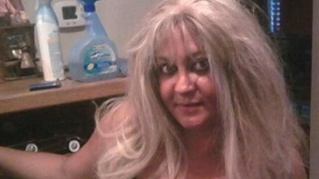 Mujer publica en Facebook que anda de "humor violento" y más tarde confiesa asesinato