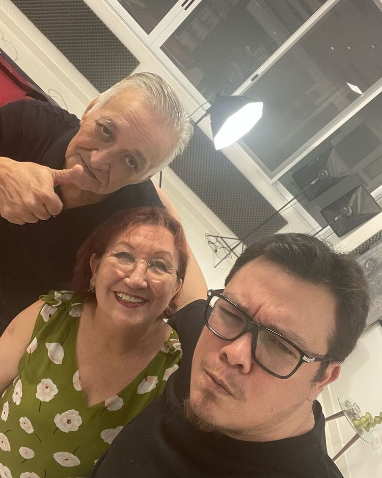 Franco Escamilla con sus papás.