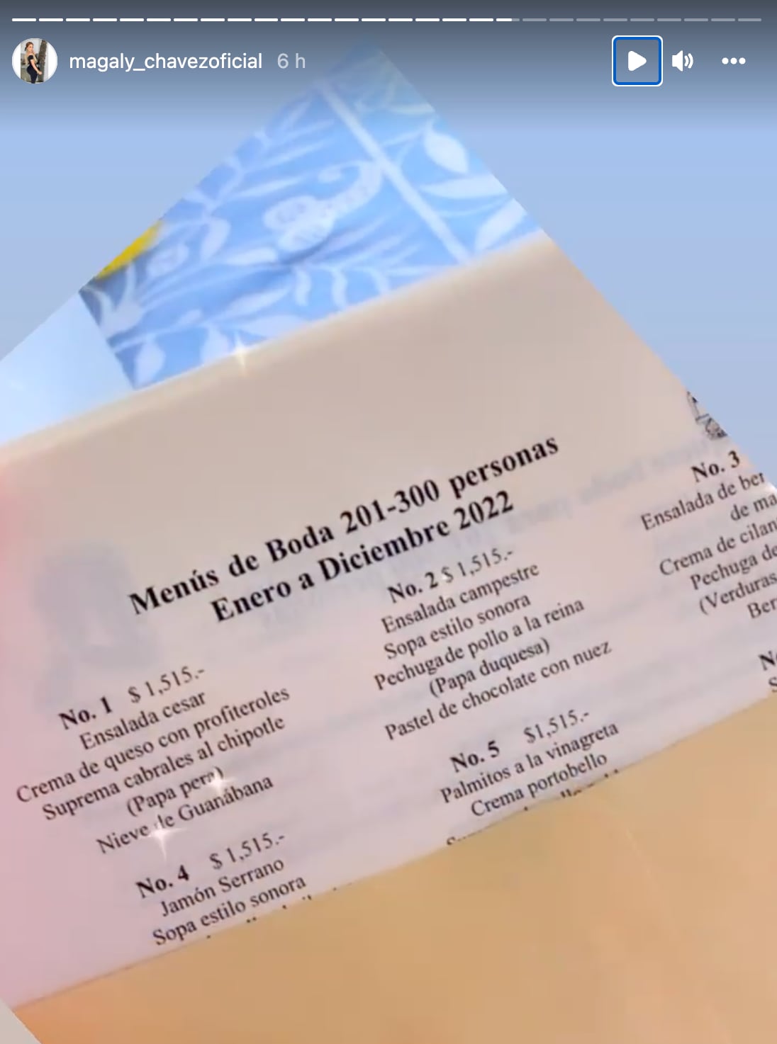 La pareja busca hasta el menú de la boda