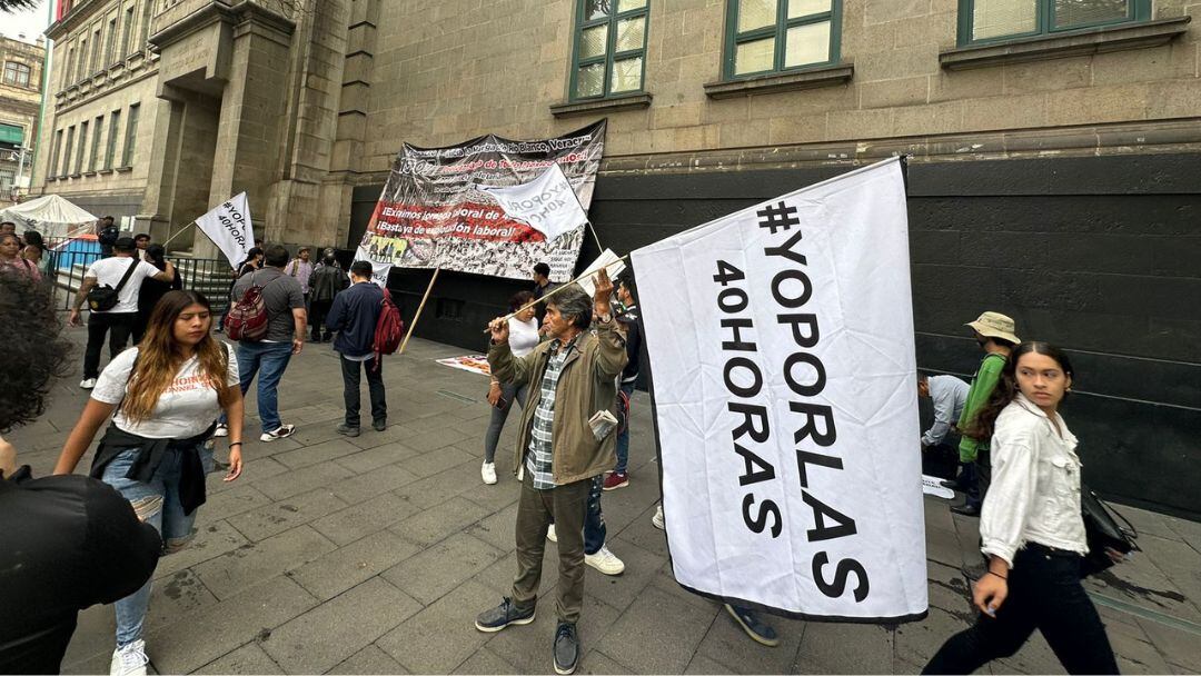 Jornada laboral 40 horas, arriban manifestantes a protesta en la SCJN con la diputada Susana Prieto