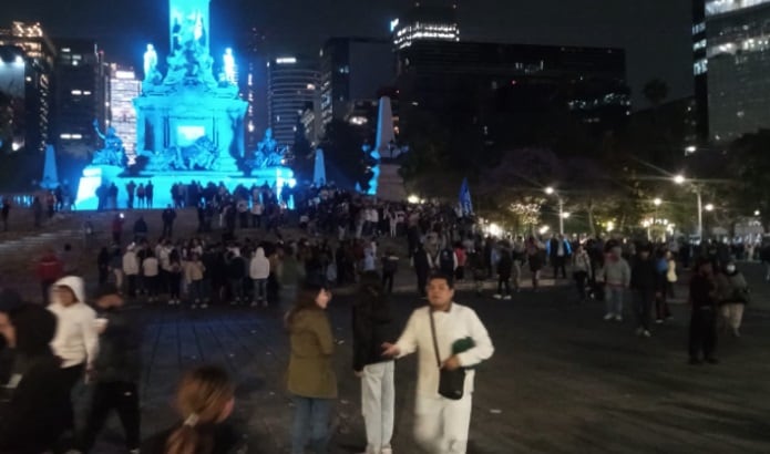 Simpatizantes del PAN arman bloqueo en Paseo de la Reforma para protesta contra la reforma al Poder Judicial