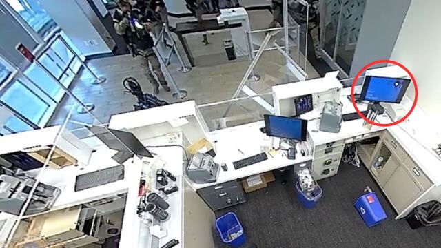 Francotirador mató a un hombre que tenía rehenes en un banco con un disparo que atravesó una computadora en Florida