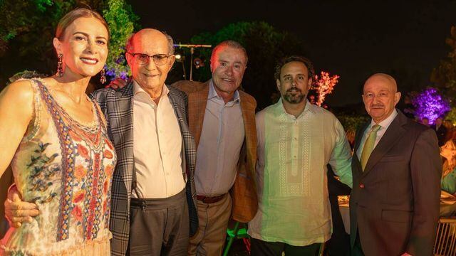 Carlos Salinas de Gortari reaparece en España y se toma foto con embajador nombrado por AMLO