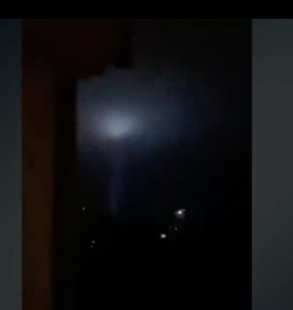 OVNI tras una rayo de luz