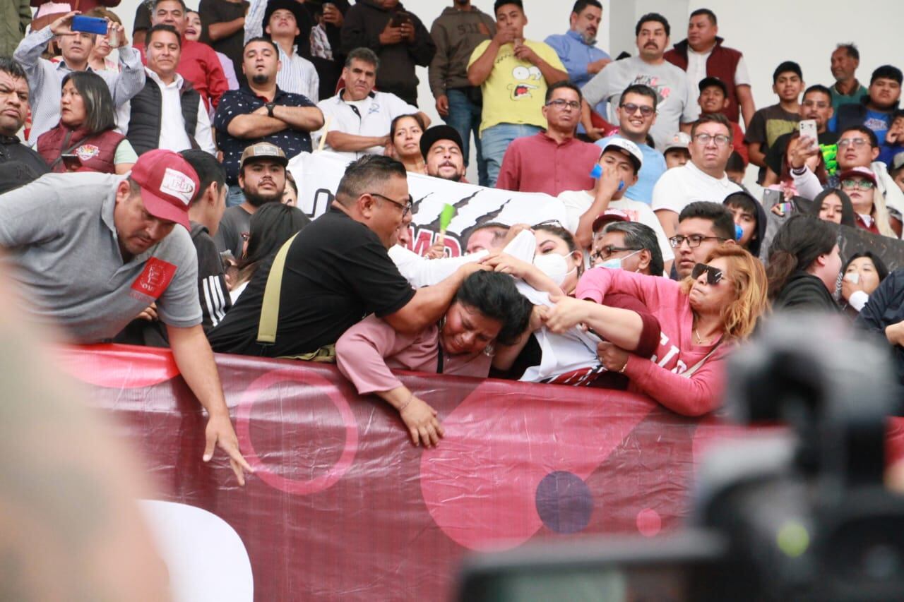 Gira del agradecimiento de Delfina Gómez en Ecatepec termina en batalla campal