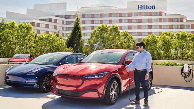 Tesla y Hilton llegaron a un acuerdo que beneficia a viajeros