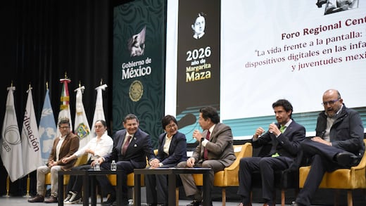 BUAP analiza impacto de dispositivos digitales en niños y jóvenes durante foro regional