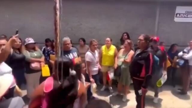 Mujeres reclaman pago a Azucena Cisneros