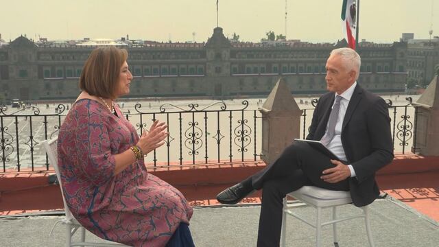 Xóchitl Gálvez en entrevista con Jorge Ramos en el Zócalo del Centro Histórico