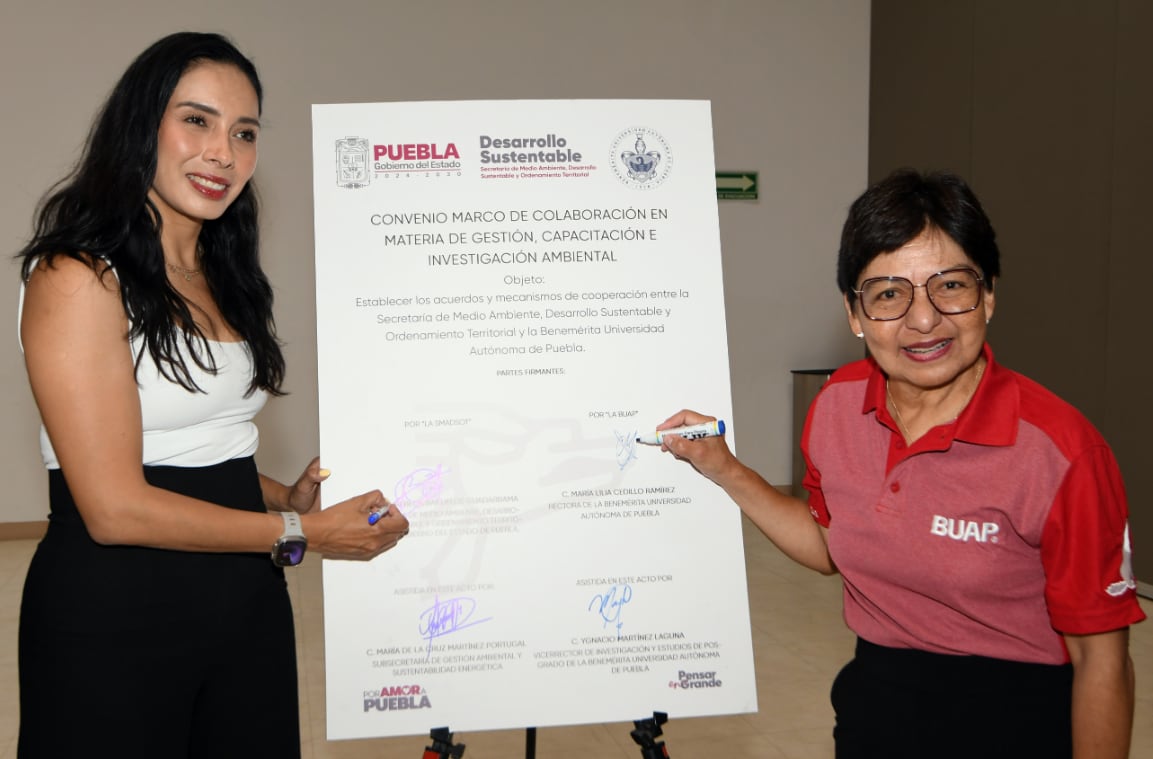 Lilia Cedillo firma convenio con SMADSOT de Puebla