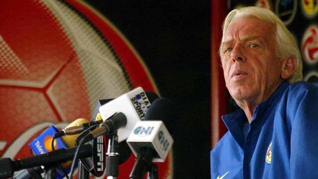Leo Beenhakker debutó a Guillermo Ochoa en el 2004