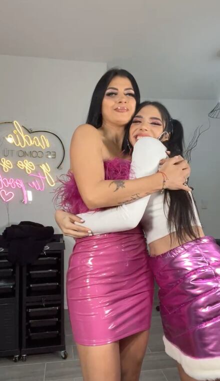 Kimberly Flores y Yeri MUA