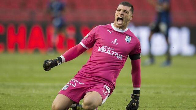 Tiago Volpi celebra una anotación de Gallos.