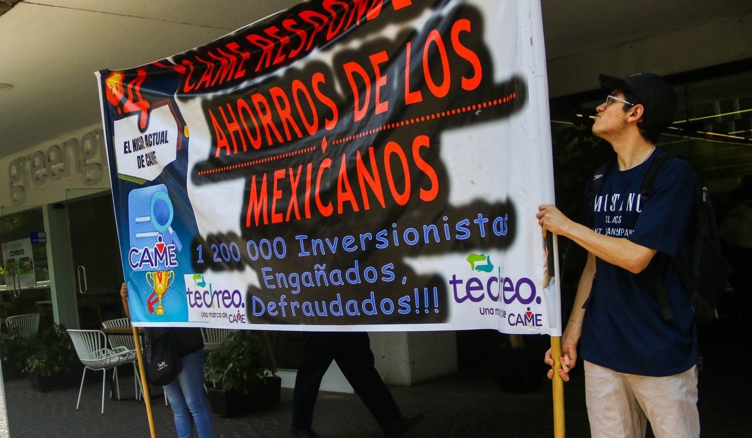 Protestas contra CAME frente a la Comisión Nacional Bancaria y de Valores