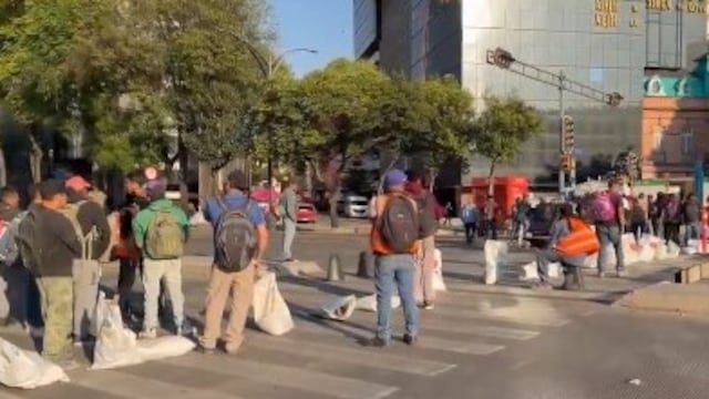 Trabajadores de obras para el Mundial 2026 en el Metro CDMX serían los que protestan en Reforma por falta de pago