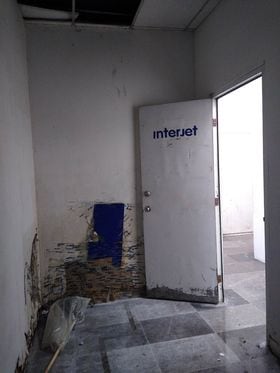 Estación de Cancún donde se vaciaron las oficinas de Interjet desde el 3 de marzo hoy no hay nada.