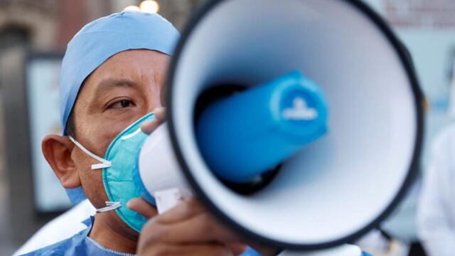Protesta de personal de salud/Reuters (Archivo)