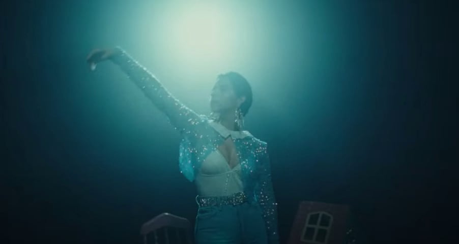 Significado de la letra de Gotitas Saladas, canción de Ángela Aguilar