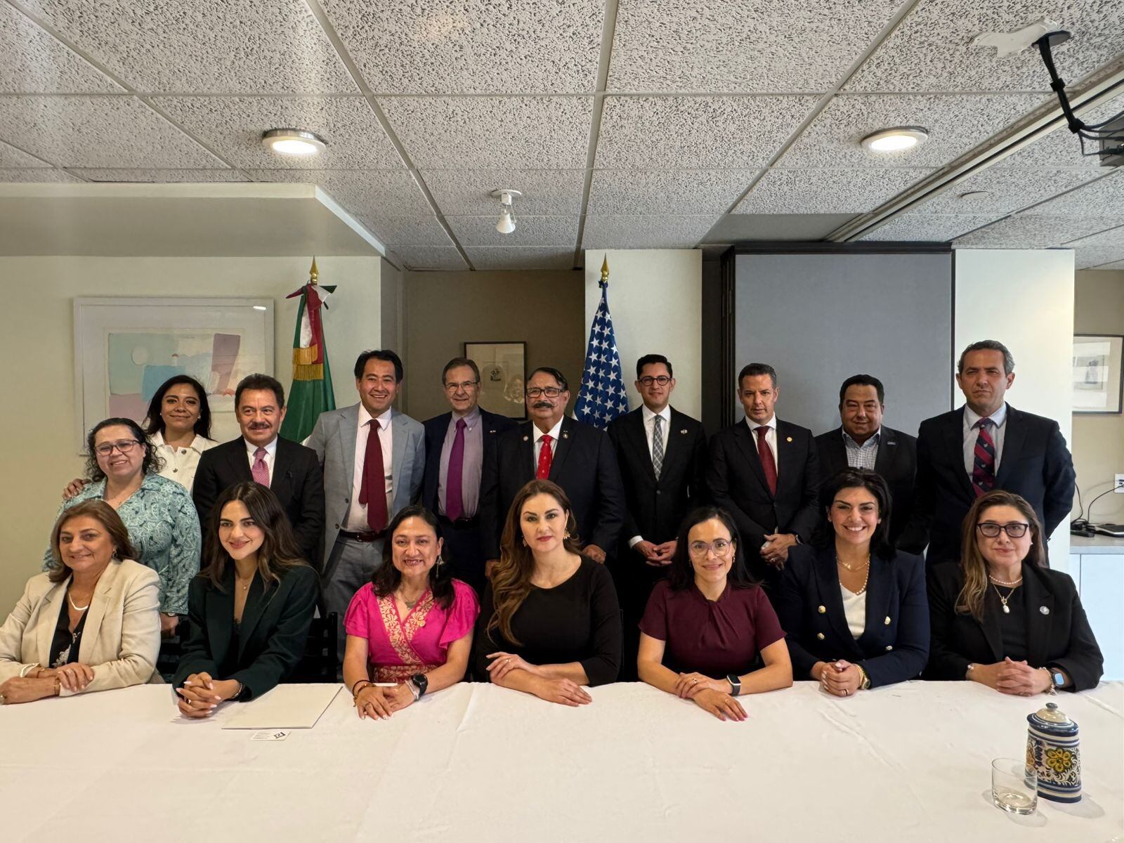 Esteban Moctezuma y senadores de México en reunión con legisladores de Estados Unidos por impuesto a remesas