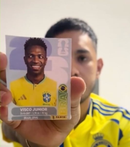 Estampa Vinícius en álbum pirata Mundial