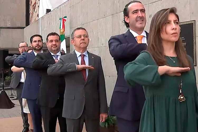 Ceremonia en la Segob donde reapareció César Yáñez