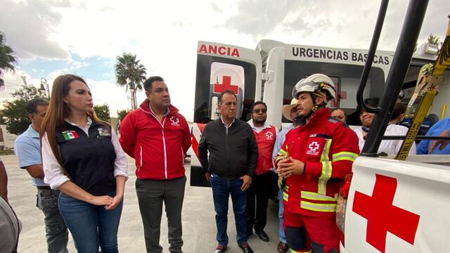 Esmeralda Vallejo y Germán Contreras consiguieron para Ecatepec ambulancias a la Cruz Roja