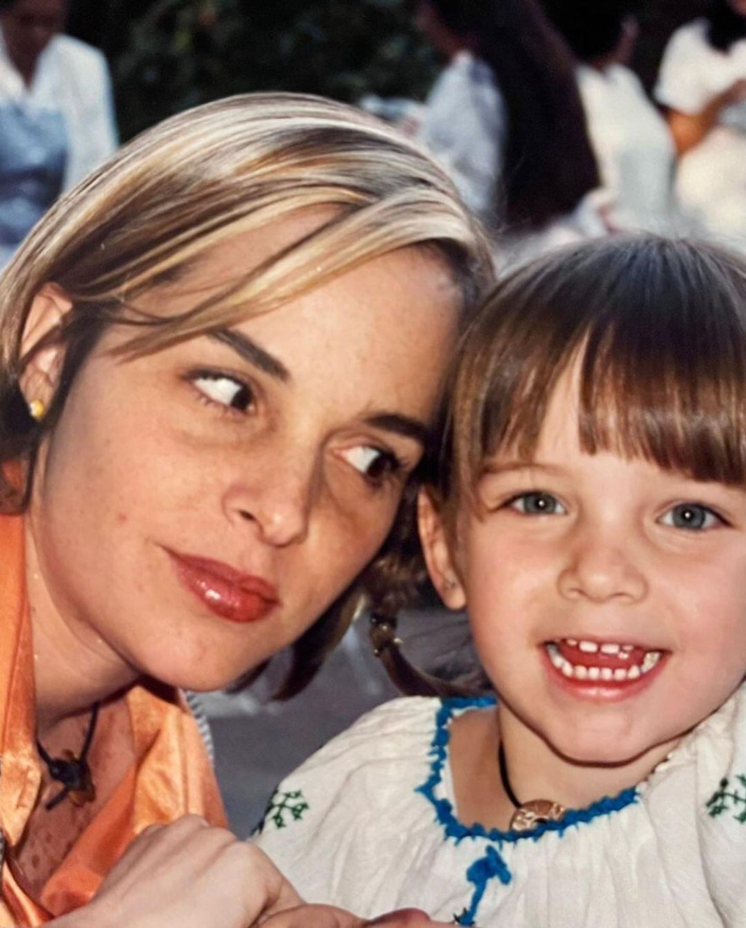 Amparo Serrano y su hija Minnie West