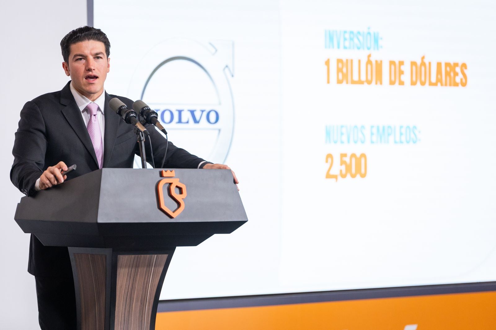 Samuel García presume resultados de gira por Europa