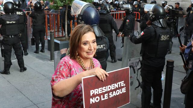 Xóchilt Gálvez, senadora del PAN, acudió con una sentencia de un juez para poder accesar a la mañanera en Palacio Nacional