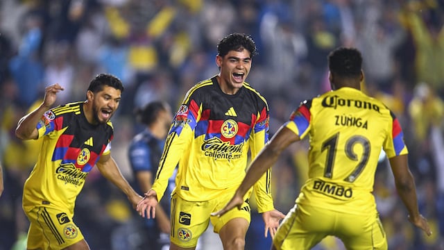 Dagoberto Espinoza celebra su gol en el América vs Querétaro.