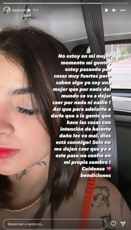 Karely Ruiz muestra que no está tan feliz como se ve.