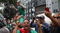 Ni la lluvia pudo detener la fiesta por el triunfo de México