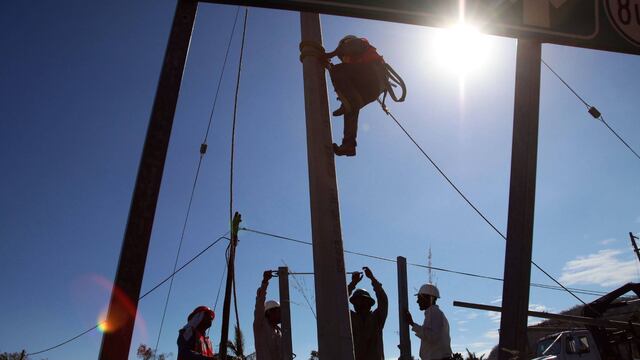 Señala que se le obligó a la viuda por medio del sindicato a que sedera la base.