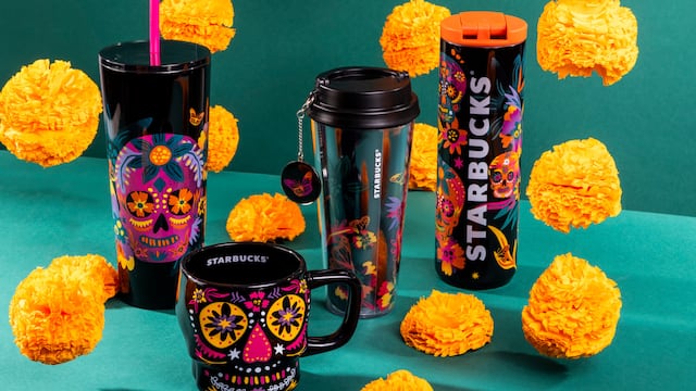 Starbucks lanza en México una colección completa de vasos por el Día de Muertos 2023